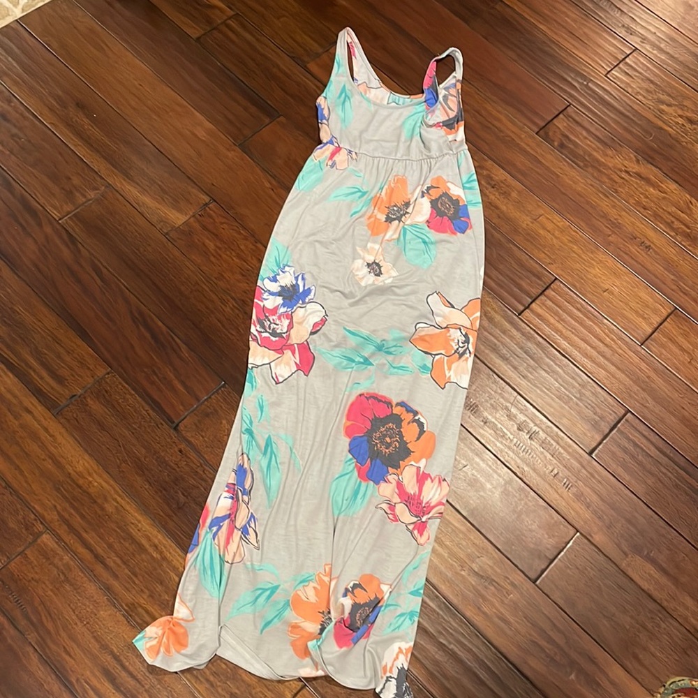 Entro gray floral maxi; Size M;